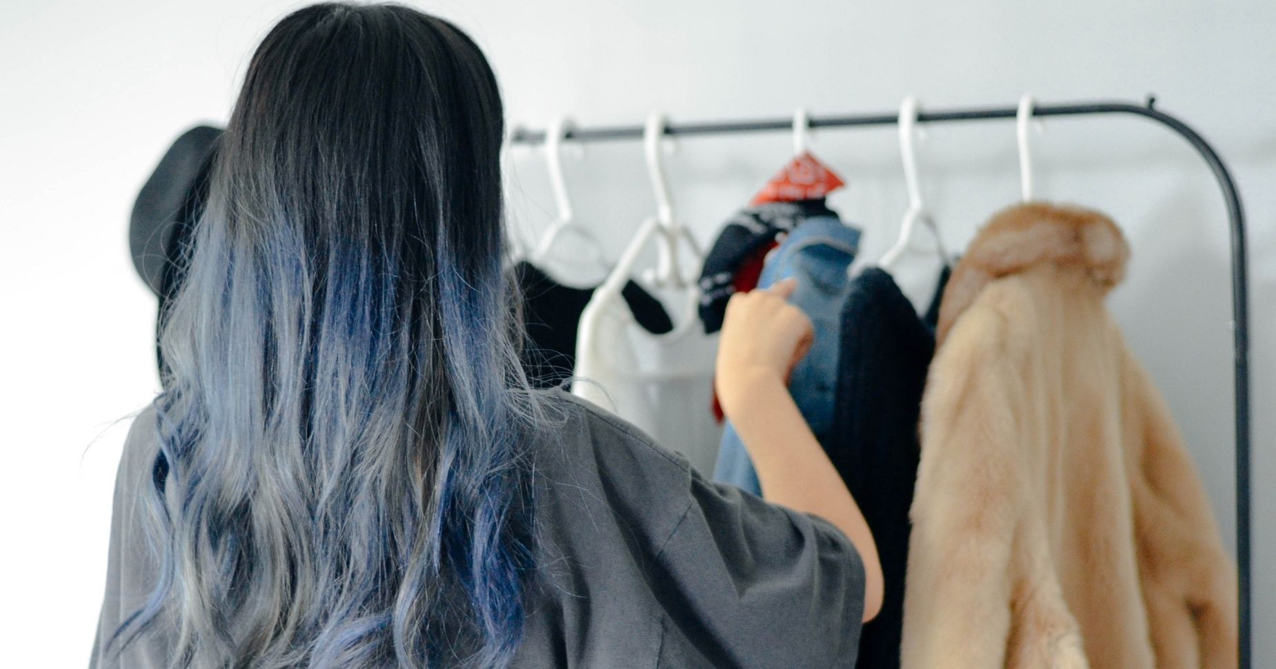 What Are Virtual Fitting Rooms? How They Work and Apps for 2025